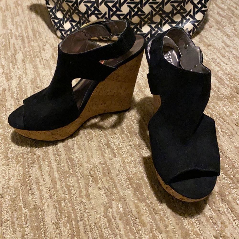 Like New Carlos by Carlos Santana Wedges Size 8.5
